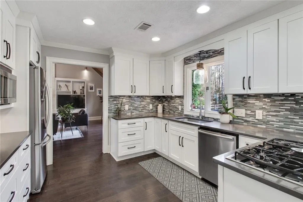 7955 Spalding Hills, Sandy Springs, Georgia 30350, 4 Bedrooms Bedrooms, ,4 BathroomsBathrooms,Residential,Sold,7955 Spalding Hills,6667746
