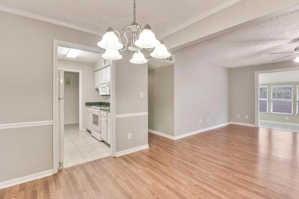 5143 Roswell Road Unit 10, Sandy Springs, Georgia 30342, 2 Bedrooms Bedrooms, ,1 BathroomBathrooms,Residential,Sold,5143 Roswell Road Unit 10,5994547