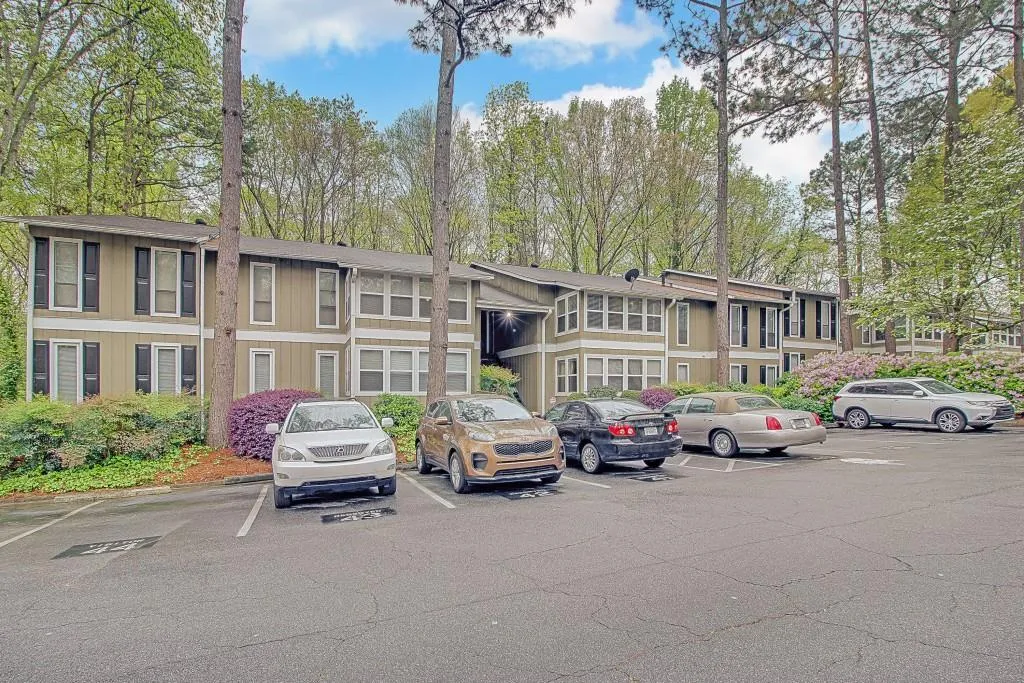 5143 Roswell Road Unit 10, Sandy Springs, Georgia 30342, 2 Bedrooms Bedrooms, ,1 BathroomBathrooms,Residential,Sold,5143 Roswell Road Unit 10,5994547