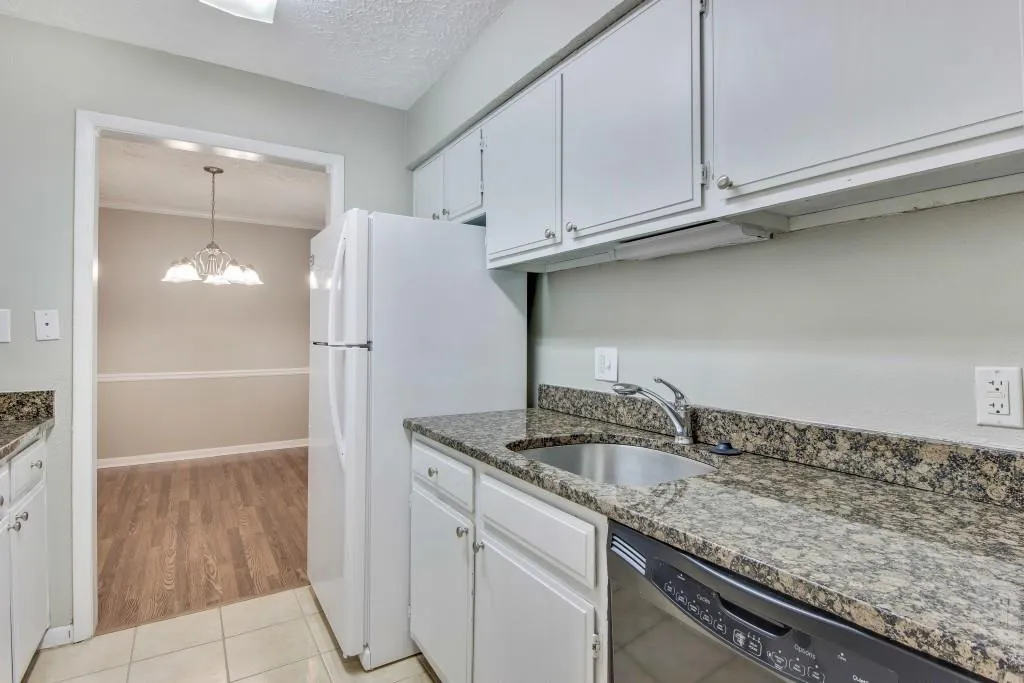 5143 Roswell Road Unit 10, Sandy Springs, Georgia 30342, 2 Bedrooms Bedrooms, ,1 BathroomBathrooms,Residential,Sold,5143 Roswell Road Unit 10,5994547