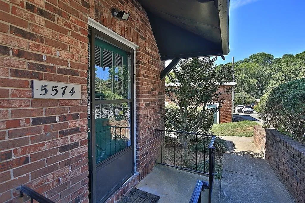 5574 Kingsport Drive Unit 5574, Atlanta, Georgia 30342, 2 Bedrooms Bedrooms, ,1 BathroomBathrooms,Residential,Sold,5574 Kingsport Drive Unit 5574,6073477