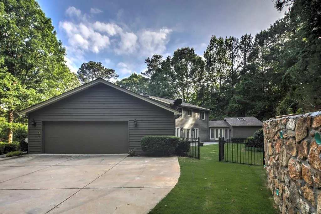 125 Jett Forest Court, Sandy Springs, Georgia 30327, 4 Bedrooms Bedrooms, ,4 BathroomsBathrooms,Residential,Sold,125 Jett Forest Court,5844413