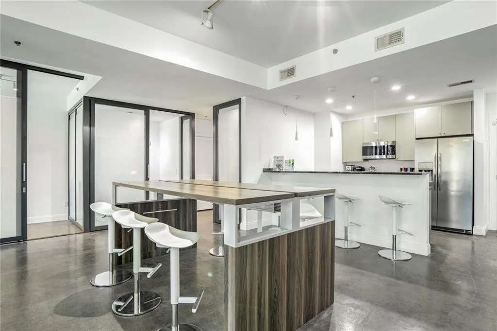 905 Juniper Street Ne Unit 110, Atlanta, Georgia 30309, 1 Bedroom Bedrooms, ,1 BathroomBathrooms,Residential,For Sale,905 Juniper Street Ne Unit 110,7545809