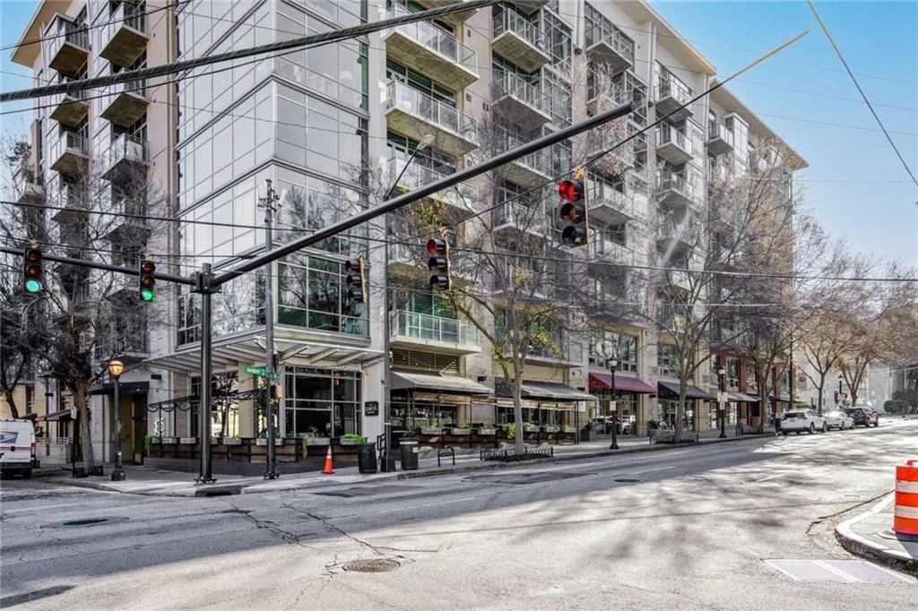 905 Juniper Street Ne Unit 110, Atlanta, Georgia 30309, 1 Bedroom Bedrooms, ,1 BathroomBathrooms,Residential,For Sale,905 Juniper Street Ne Unit 110,7545809