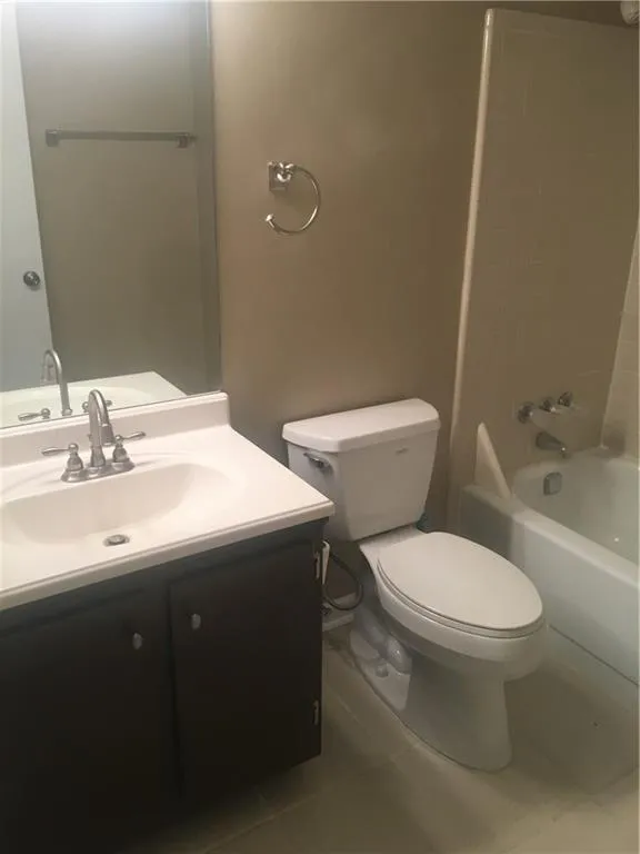 1807 Huntingdon Chase, Sandy Springs, Georgia 30350, 2 Bedrooms Bedrooms, ,2 BathroomsBathrooms,Residential,Sold,1807 Huntingdon Chase,6125022