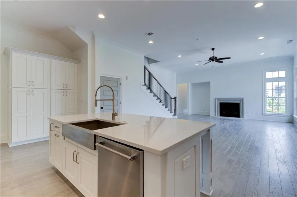 6603 Aria Boulevard Unit 125, Sandy Springs, Georgia 30328, 3 Bedrooms Bedrooms, ,3 BathroomsBathrooms,Residential,Sold,6603 Aria Boulevard Unit 125,6778112