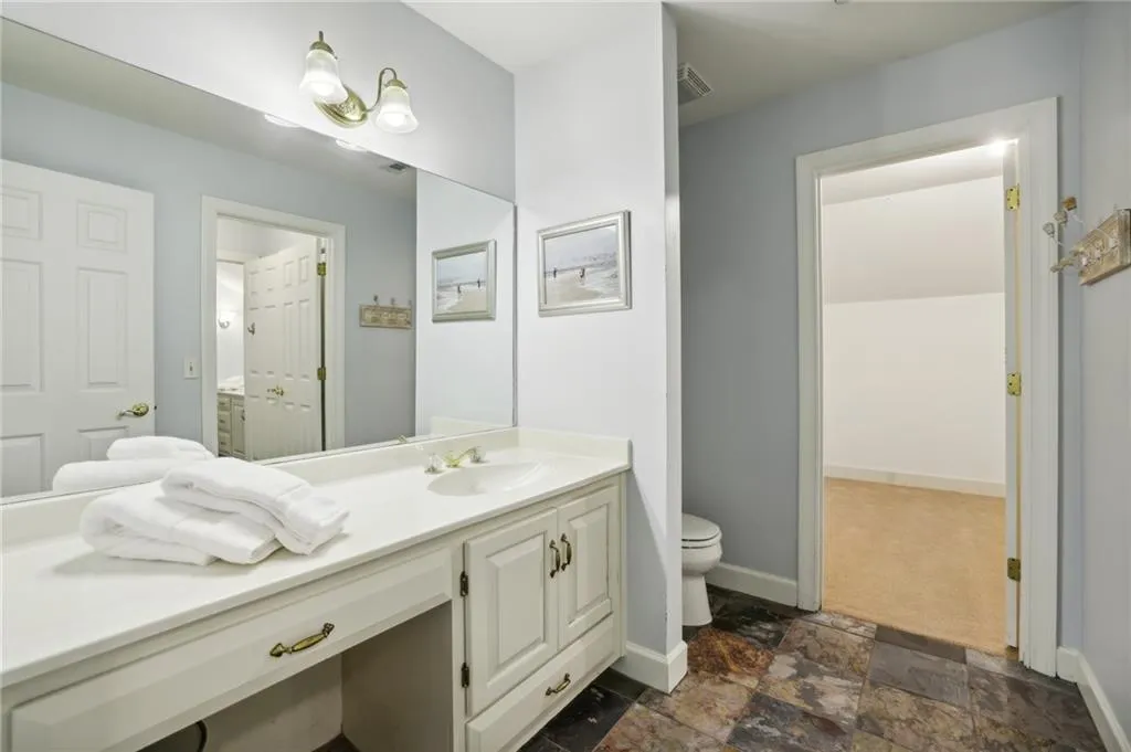 65 Old Stratton Chase, Atlanta, Georgia 30328, 6 Bedrooms Bedrooms, ,5 BathroomsBathrooms,Residential,Sold,65 Old Stratton Chase,7469627