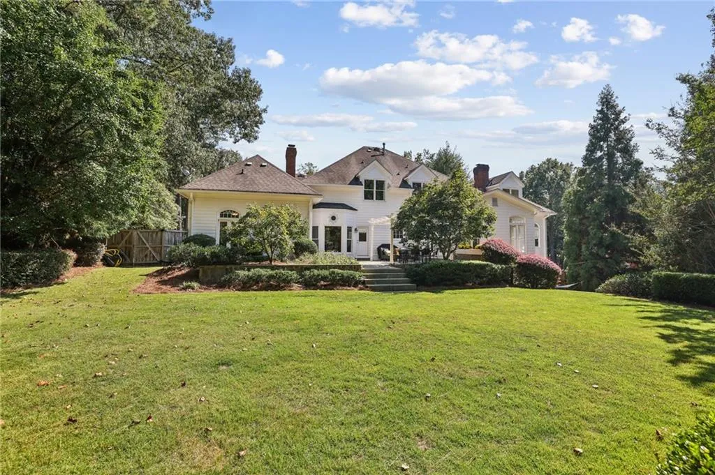 65 Old Stratton Chase, Atlanta, Georgia 30328, 6 Bedrooms Bedrooms, ,5 BathroomsBathrooms,Residential,Sold,65 Old Stratton Chase,7469627