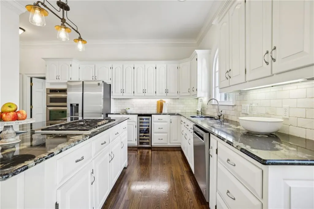 65 Old Stratton Chase, Atlanta, Georgia 30328, 6 Bedrooms Bedrooms, ,5 BathroomsBathrooms,Residential,Sold,65 Old Stratton Chase,7469627