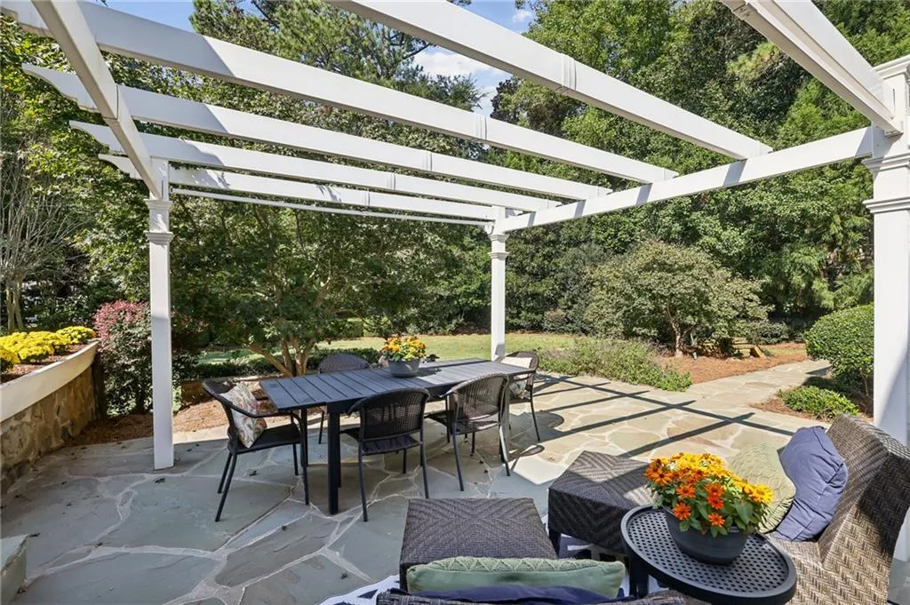 65 Old Stratton Chase, Atlanta, Georgia 30328, 6 Bedrooms Bedrooms, ,5 BathroomsBathrooms,Residential,Sold,65 Old Stratton Chase,7469627