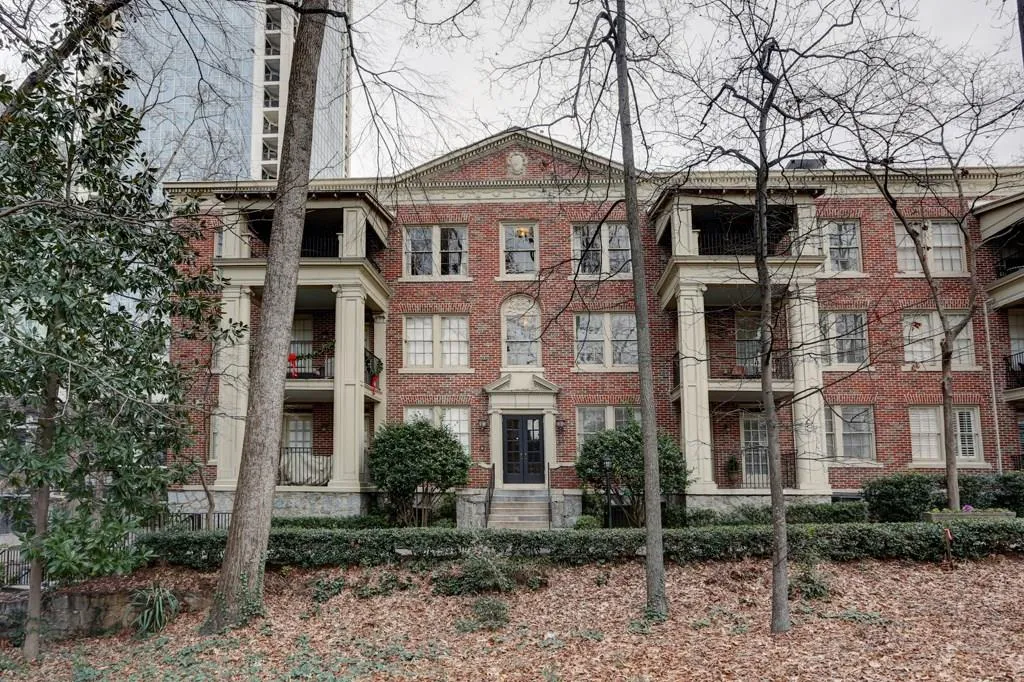 2814 Peachtree Road Nw Unit 12, Atlanta, Georgia 30305, 2 Bedrooms Bedrooms, ,1 BathroomBathrooms,Residential,Sold,2814 Peachtree Road Nw Unit 12,5795386