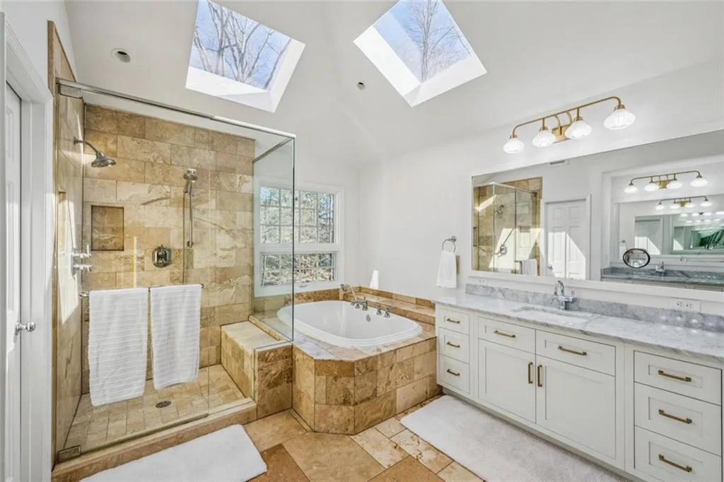 4575 Jett Road, Atlanta, Georgia 30327, 5 Bedrooms Bedrooms, ,5 BathroomsBathrooms,Residential,For Sale,4575 Jett Road,7707397