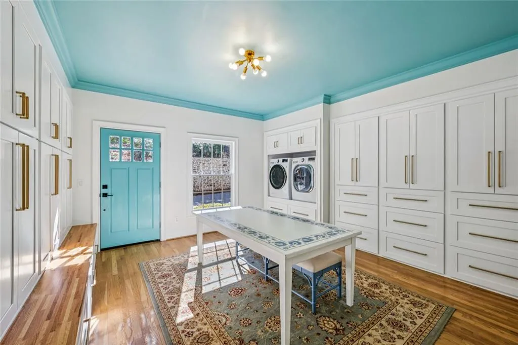 4575 Jett Road, Atlanta, Georgia 30327, 5 Bedrooms Bedrooms, ,5 BathroomsBathrooms,Residential,For Sale,4575 Jett Road,7707397