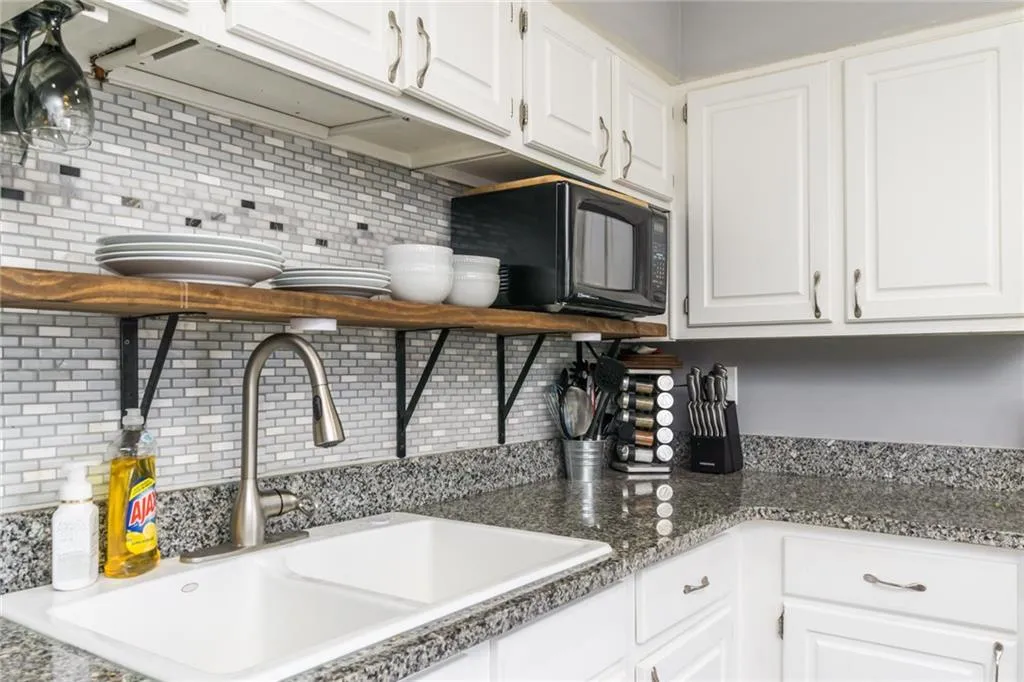 609 Wedgewood Way, Sandy Springs, Georgia 30350, 2 Bedrooms Bedrooms, ,2 BathroomsBathrooms,Residential,Sold,609 Wedgewood Way,6837090