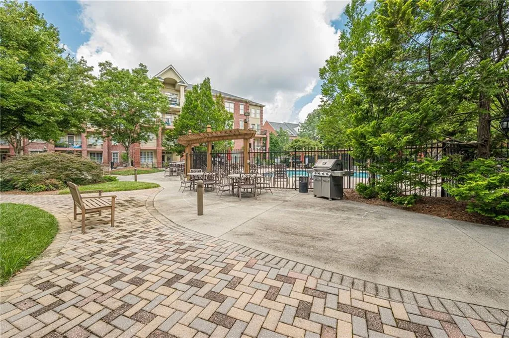 1735 Peachtree Street Ne Unit 126, Atlanta, Georgia 30309, 2 Bedrooms Bedrooms, ,2 BathroomsBathrooms,Residential,For Sale,1735 Peachtree Street Ne Unit 126,7616314