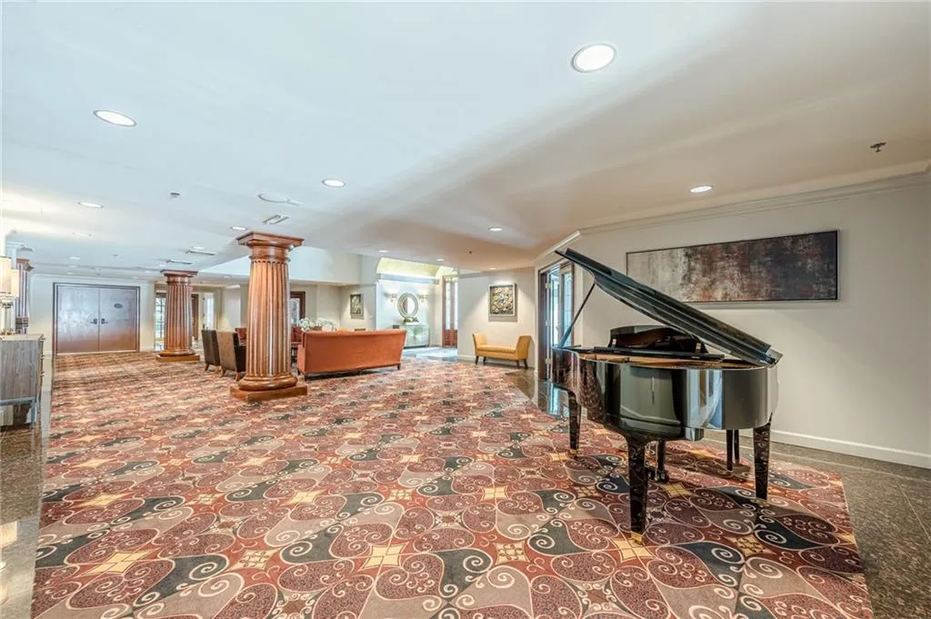 1735 Peachtree Street Ne Unit 126, Atlanta, Georgia 30309, 2 Bedrooms Bedrooms, ,2 BathroomsBathrooms,Residential,For Sale,1735 Peachtree Street Ne Unit 126,7616314