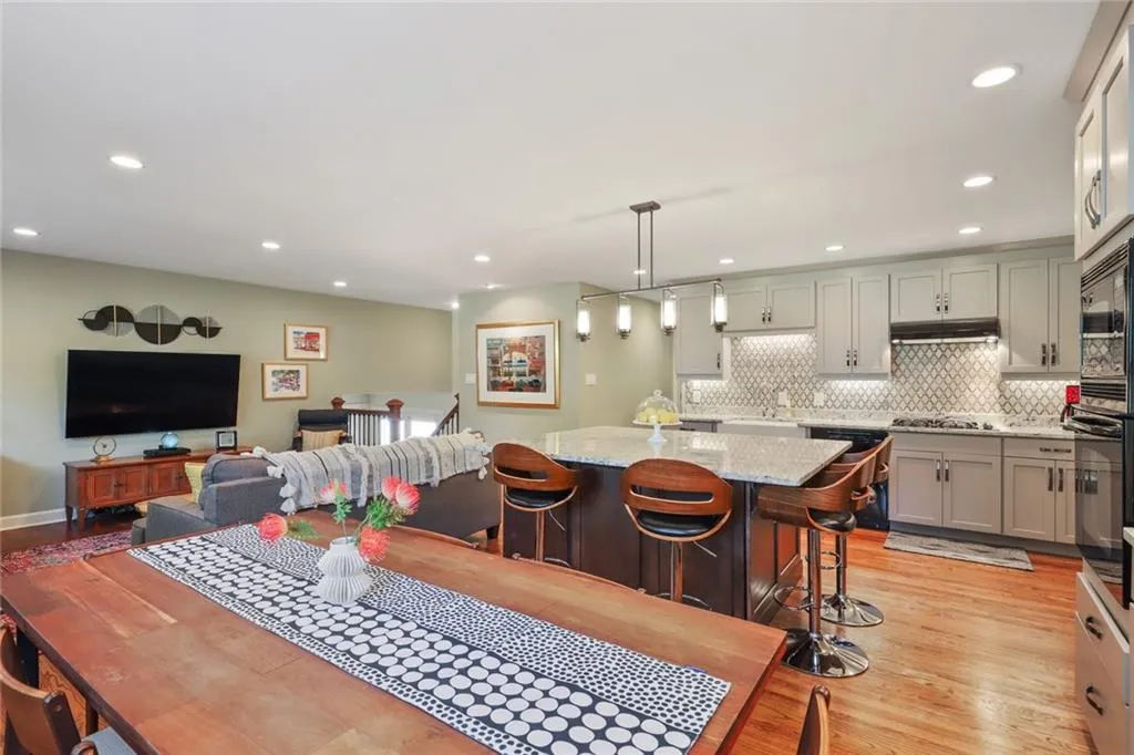 6471 Whispering Trail, Sandy Springs, Georgia 30328, 4 Bedrooms Bedrooms, ,2 BathroomsBathrooms,Residential,Sold,6471 Whispering Trail,6898997