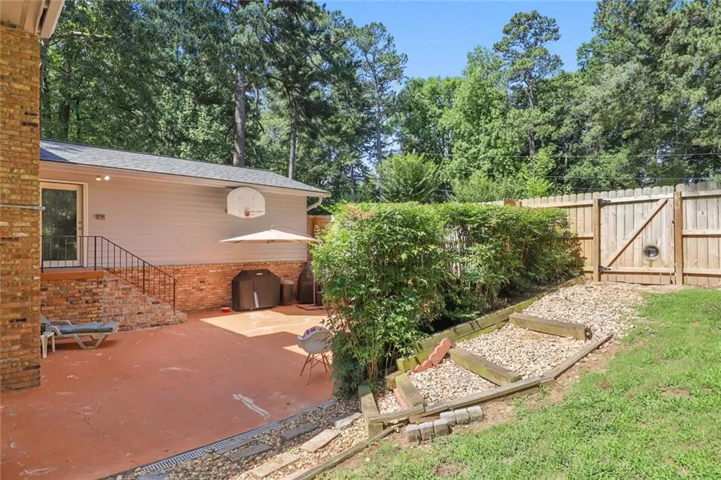 6471 Whispering Trail, Sandy Springs, Georgia 30328, 4 Bedrooms Bedrooms, ,2 BathroomsBathrooms,Residential,Sold,6471 Whispering Trail,6898997