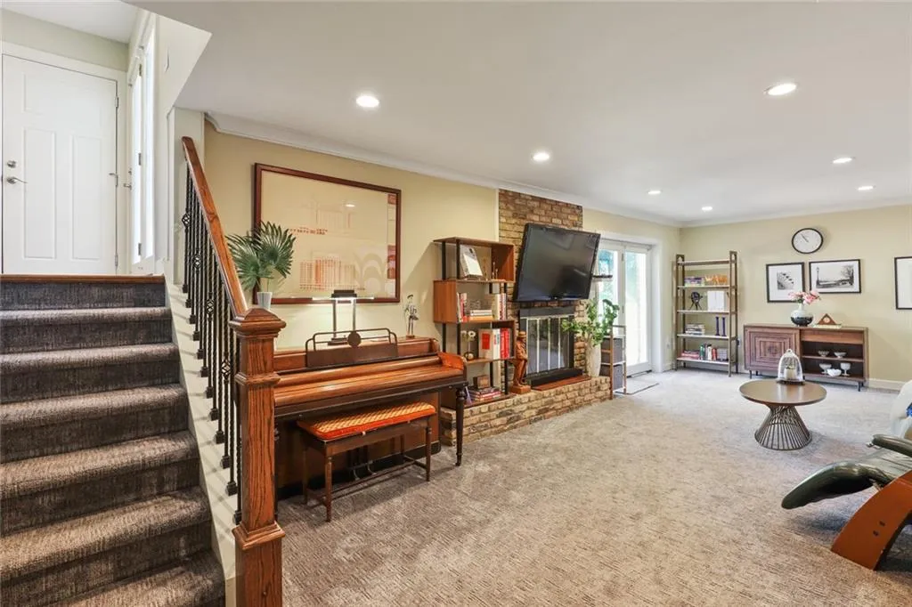 6471 Whispering Trail, Sandy Springs, Georgia 30328, 4 Bedrooms Bedrooms, ,2 BathroomsBathrooms,Residential,Sold,6471 Whispering Trail,6898997