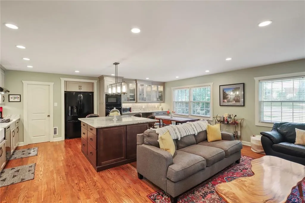 6471 Whispering Trail, Sandy Springs, Georgia 30328, 4 Bedrooms Bedrooms, ,2 BathroomsBathrooms,Residential,Sold,6471 Whispering Trail,6898997