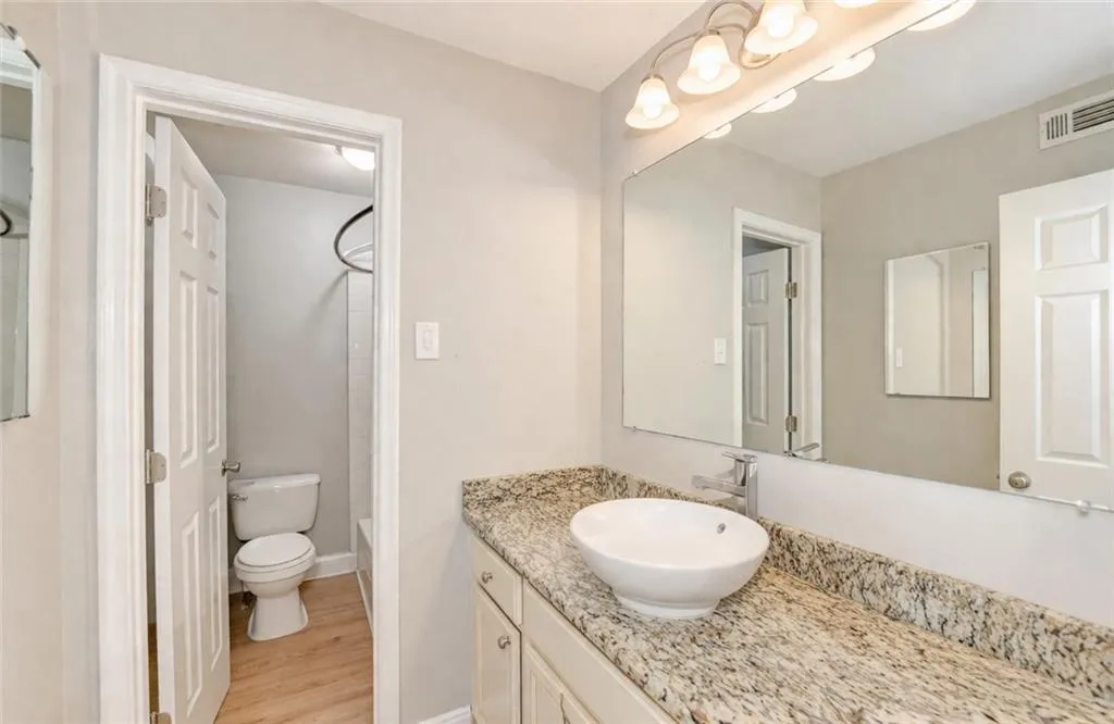 6980 Roswell Road Unit C5, Atlanta, Georgia 30328, 2 Bedrooms Bedrooms, ,2 BathroomsBathrooms,Residential,For Sale,6980 Roswell Road Unit C5,7755049