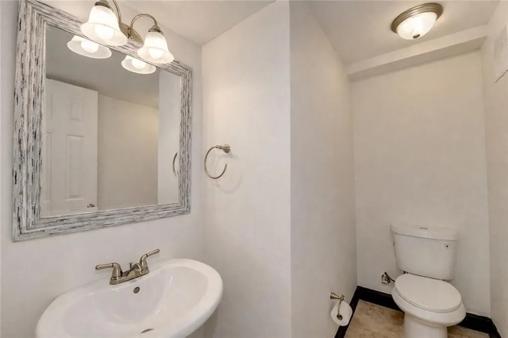 6980 Roswell Road Unit C5, Atlanta, Georgia 30328, 2 Bedrooms Bedrooms, ,2 BathroomsBathrooms,Residential,For Sale,6980 Roswell Road Unit C5,7755049