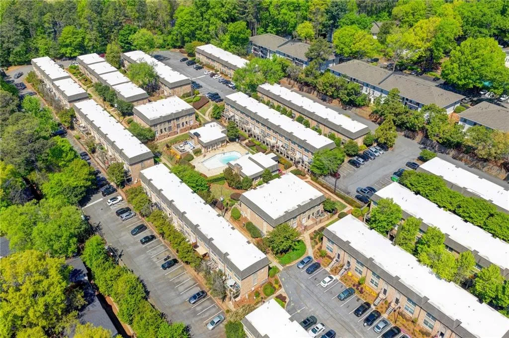 6980 Roswell Road Unit C5, Atlanta, Georgia 30328, 2 Bedrooms Bedrooms, ,2 BathroomsBathrooms,Residential,For Sale,6980 Roswell Road Unit C5,7755049