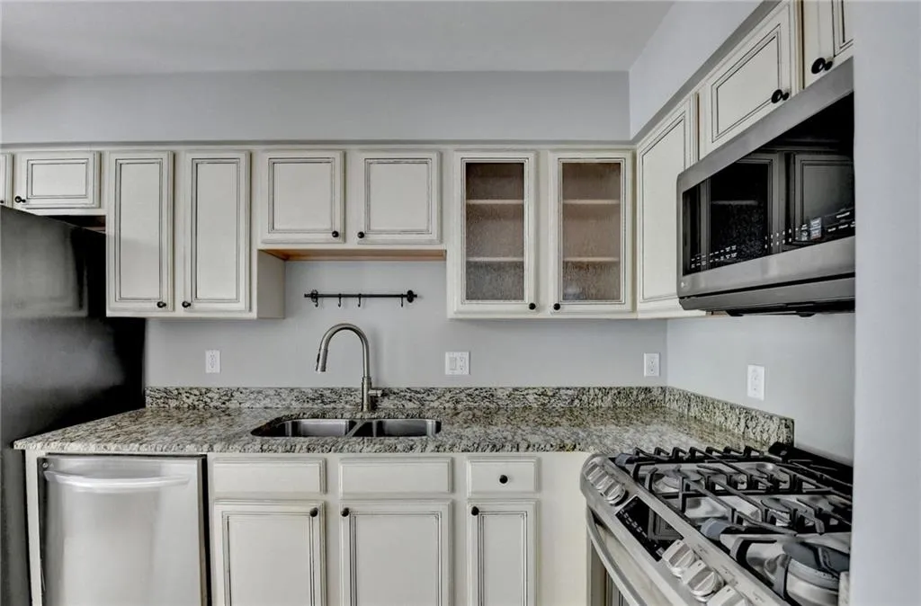 6980 Roswell Road Unit C5, Atlanta, Georgia 30328, 2 Bedrooms Bedrooms, ,2 BathroomsBathrooms,Residential,For Sale,6980 Roswell Road Unit C5,7755049