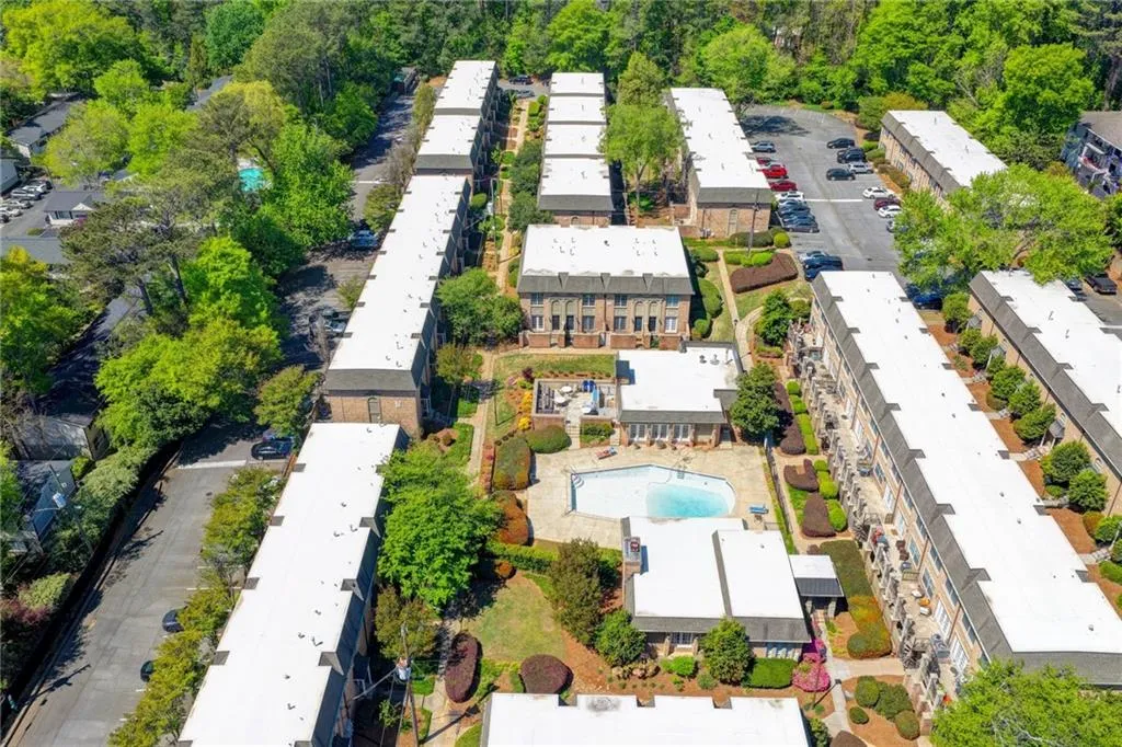 6980 Roswell Road Unit C5, Atlanta, Georgia 30328, 2 Bedrooms Bedrooms, ,2 BathroomsBathrooms,Residential,For Sale,6980 Roswell Road Unit C5,7755049