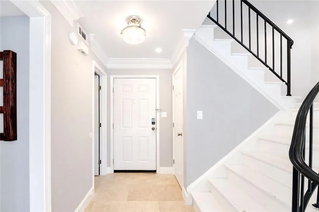 6980 Roswell Road Unit C5, Atlanta, Georgia 30328, 2 Bedrooms Bedrooms, ,2 BathroomsBathrooms,Residential,For Sale,6980 Roswell Road Unit C5,7755049