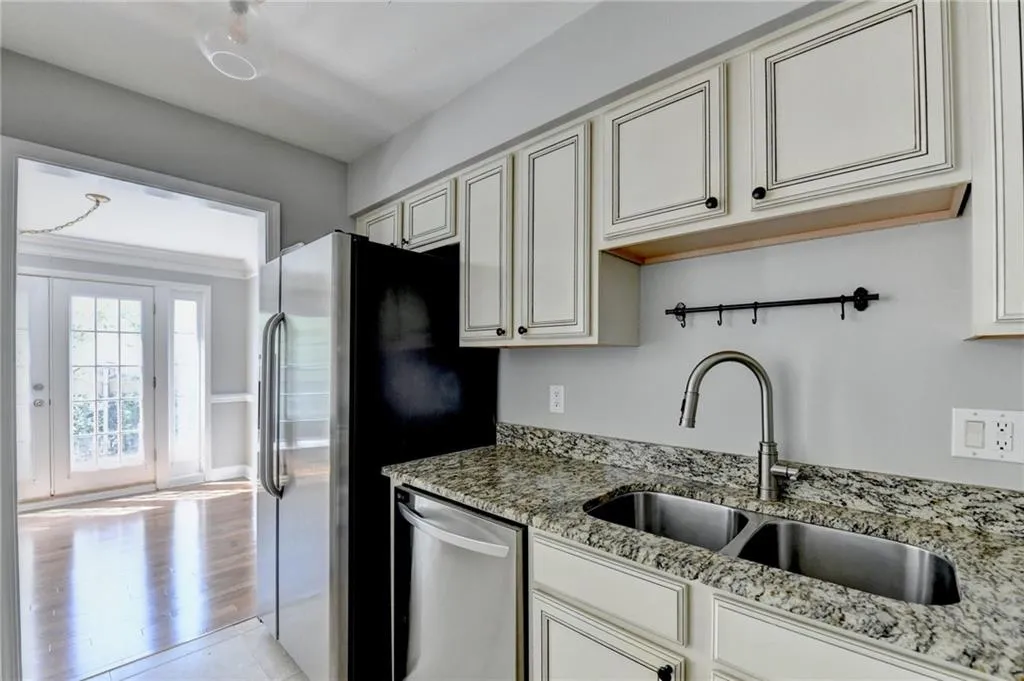 6980 Roswell Road Unit C5, Atlanta, Georgia 30328, 2 Bedrooms Bedrooms, ,2 BathroomsBathrooms,Residential,For Sale,6980 Roswell Road Unit C5,7755049