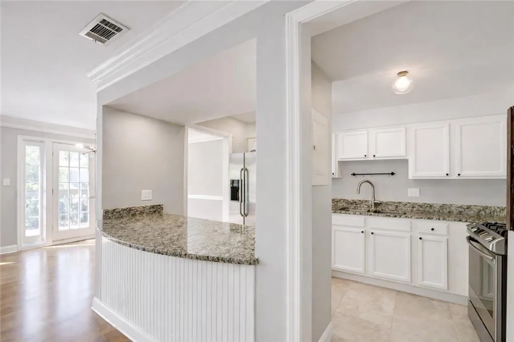 6980 Roswell Road Unit C5, Atlanta, Georgia 30328, 2 Bedrooms Bedrooms, ,2 BathroomsBathrooms,Residential,For Sale,6980 Roswell Road Unit C5,7755049