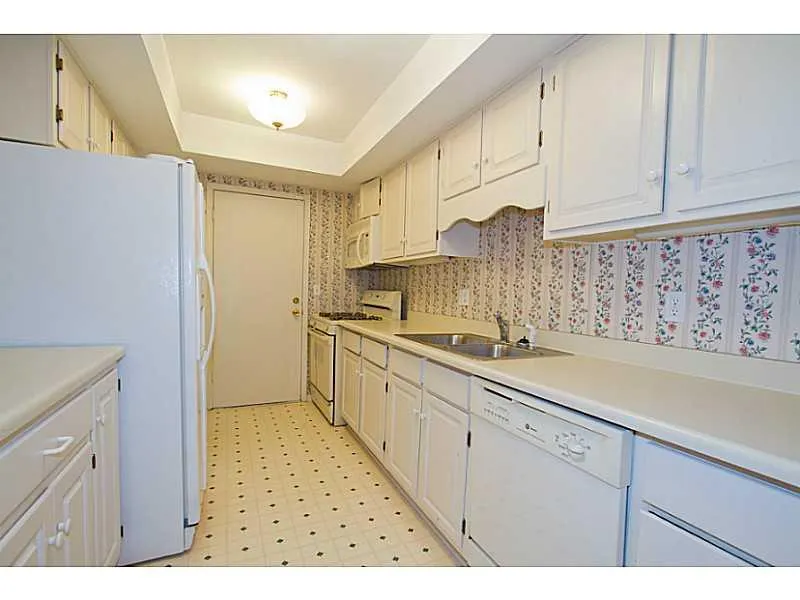 6851 Roswell Road Ne Unit D10, Sandy Springs, Georgia 30328, 3 Bedrooms Bedrooms, ,2 BathroomsBathrooms,Residential,Sold,6851 Roswell Road Ne Unit D10,5065160