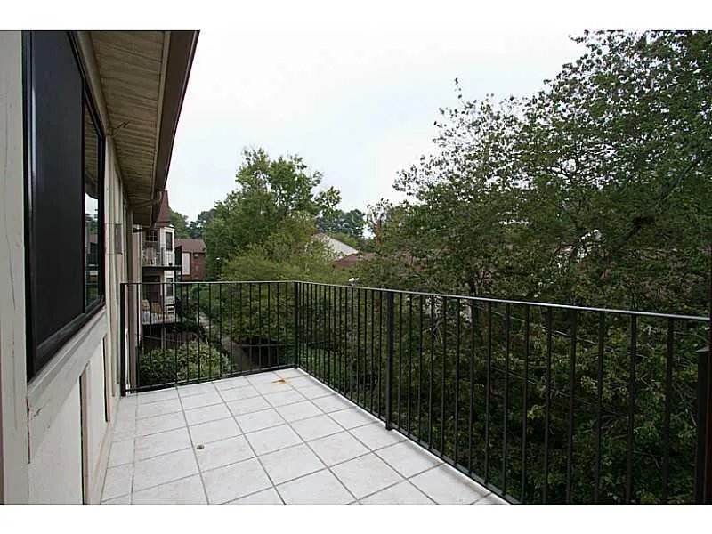 6851 Roswell Road Ne Unit D10, Sandy Springs, Georgia 30328, 3 Bedrooms Bedrooms, ,2 BathroomsBathrooms,Residential,Sold,6851 Roswell Road Ne Unit D10,5065160