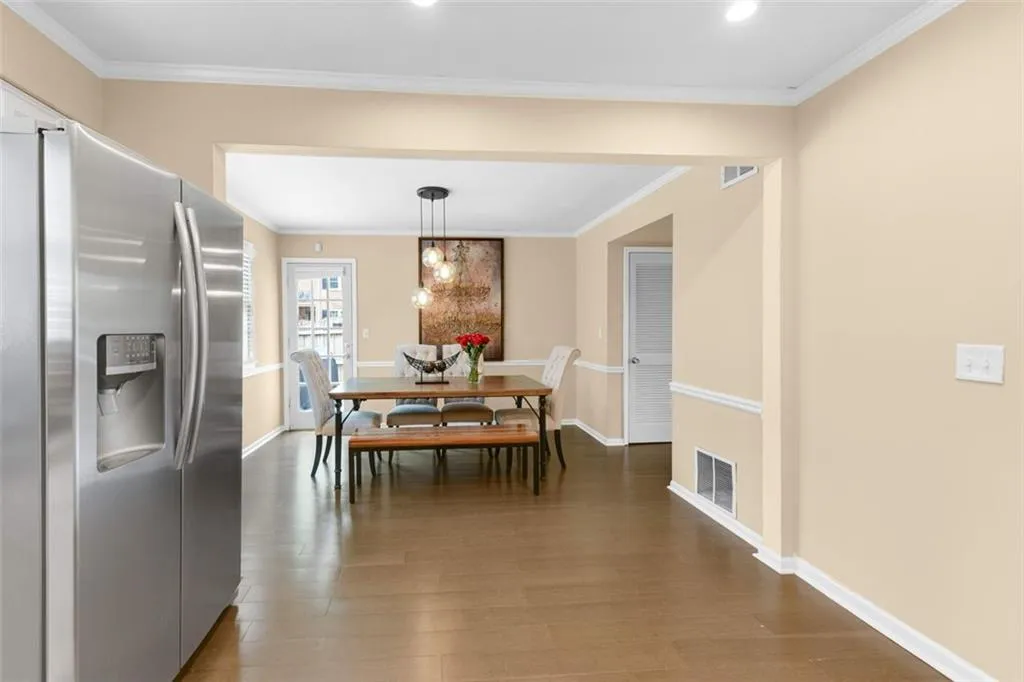 6520 Roswell Road Unit 11, Atlanta, Georgia 30328, 3 Bedrooms Bedrooms, ,2 BathroomsBathrooms,Residential,Sold,6520 Roswell Road Unit 11,6886761
