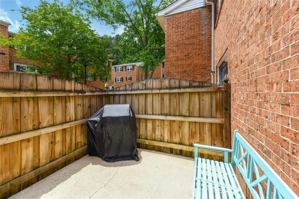 6520 Roswell Road Unit 11, Atlanta, Georgia 30328, 3 Bedrooms Bedrooms, ,2 BathroomsBathrooms,Residential,Sold,6520 Roswell Road Unit 11,6886761
