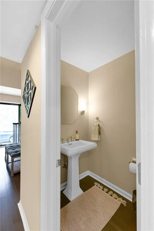 6520 Roswell Road Unit 11, Atlanta, Georgia 30328, 3 Bedrooms Bedrooms, ,2 BathroomsBathrooms,Residential,Sold,6520 Roswell Road Unit 11,6886761