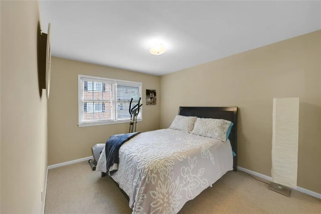 6520 Roswell Road Unit 11, Atlanta, Georgia 30328, 3 Bedrooms Bedrooms, ,2 BathroomsBathrooms,Residential,Sold,6520 Roswell Road Unit 11,6886761