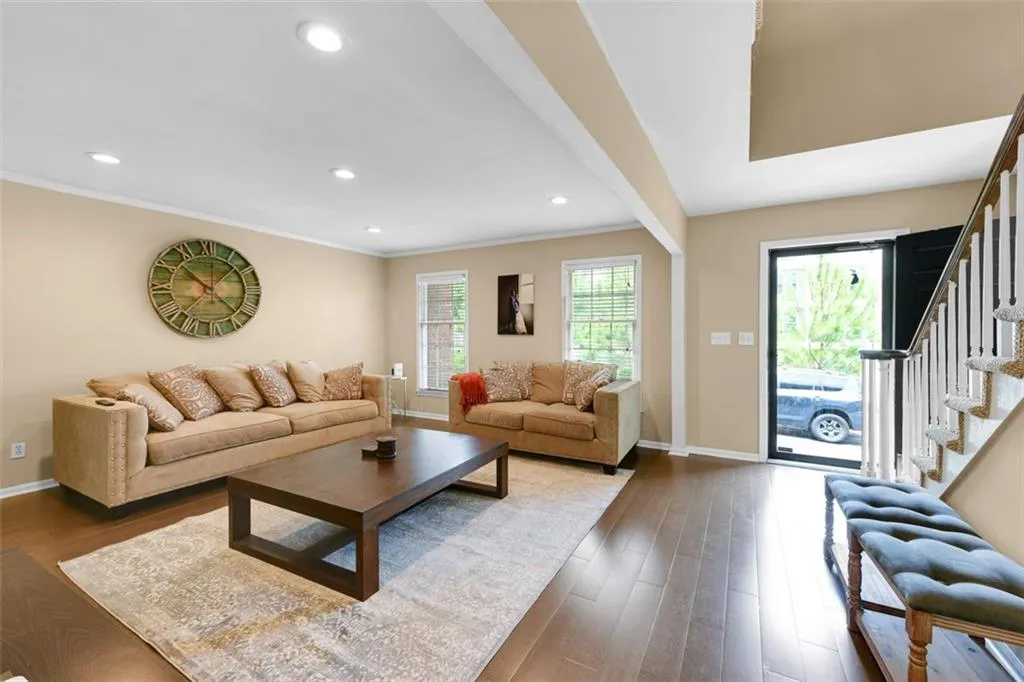 6520 Roswell Road Unit 11, Atlanta, Georgia 30328, 3 Bedrooms Bedrooms, ,2 BathroomsBathrooms,Residential,Sold,6520 Roswell Road Unit 11,6886761