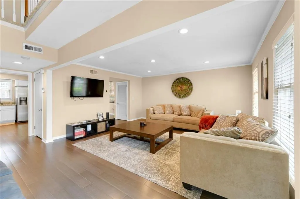 6520 Roswell Road Unit 11, Atlanta, Georgia 30328, 3 Bedrooms Bedrooms, ,2 BathroomsBathrooms,Residential,Sold,6520 Roswell Road Unit 11,6886761