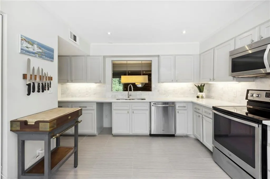 69 Prospect Place, Atlanta, Georgia 30328, 3 Bedrooms Bedrooms, ,2 BathroomsBathrooms,Residential,Sold,69 Prospect Place,7269893