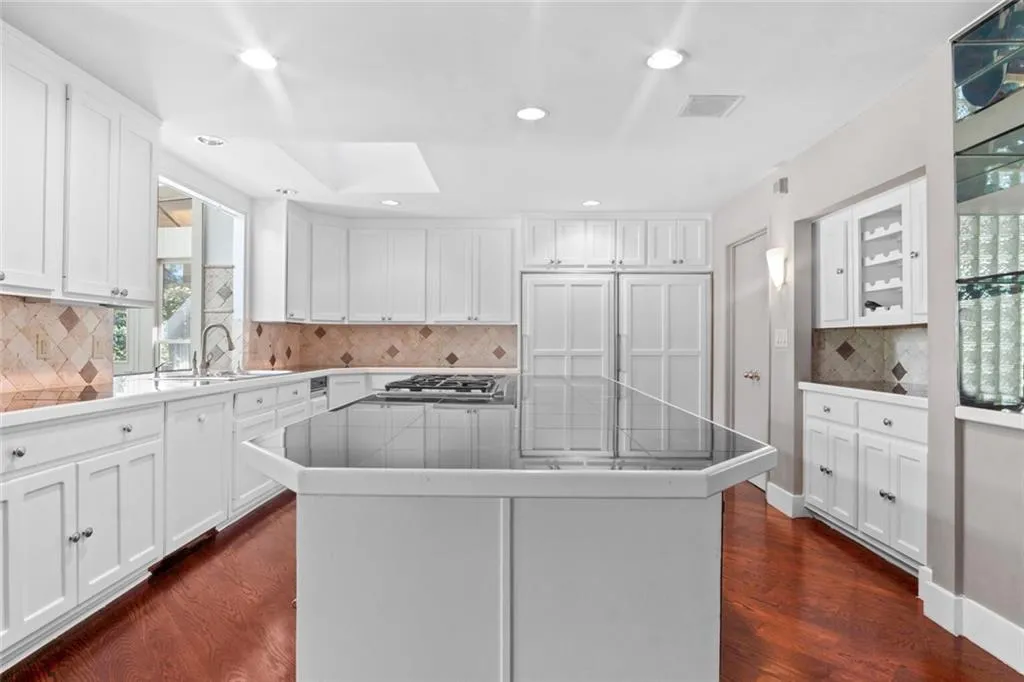 140 Habersham Waters Court, Sandy Springs, Georgia 30350, 5 Bedrooms Bedrooms, ,5 BathroomsBathrooms,Residential,Sold,140 Habersham Waters Court,6766916