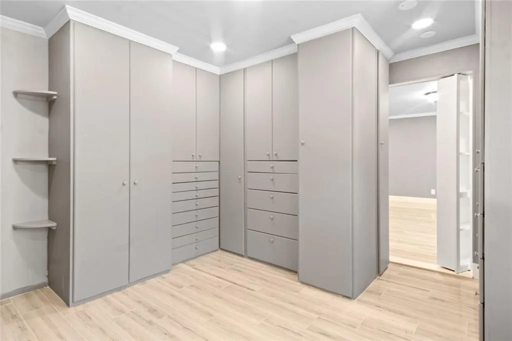 140 Habersham Waters Court, Sandy Springs, Georgia 30350, 5 Bedrooms Bedrooms, ,5 BathroomsBathrooms,Residential,Sold,140 Habersham Waters Court,6766916