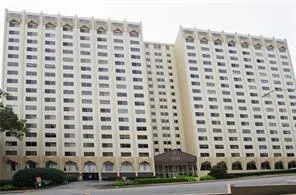 View of apartment building / complex