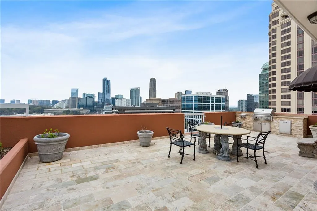 3435 Kingsboro Road Ne Unit 1702, Atlanta, Georgia 30326, 2 Bedrooms Bedrooms, ,2 BathroomsBathrooms,Residential,For Sale,3435 Kingsboro Road Ne Unit 1702,7619467