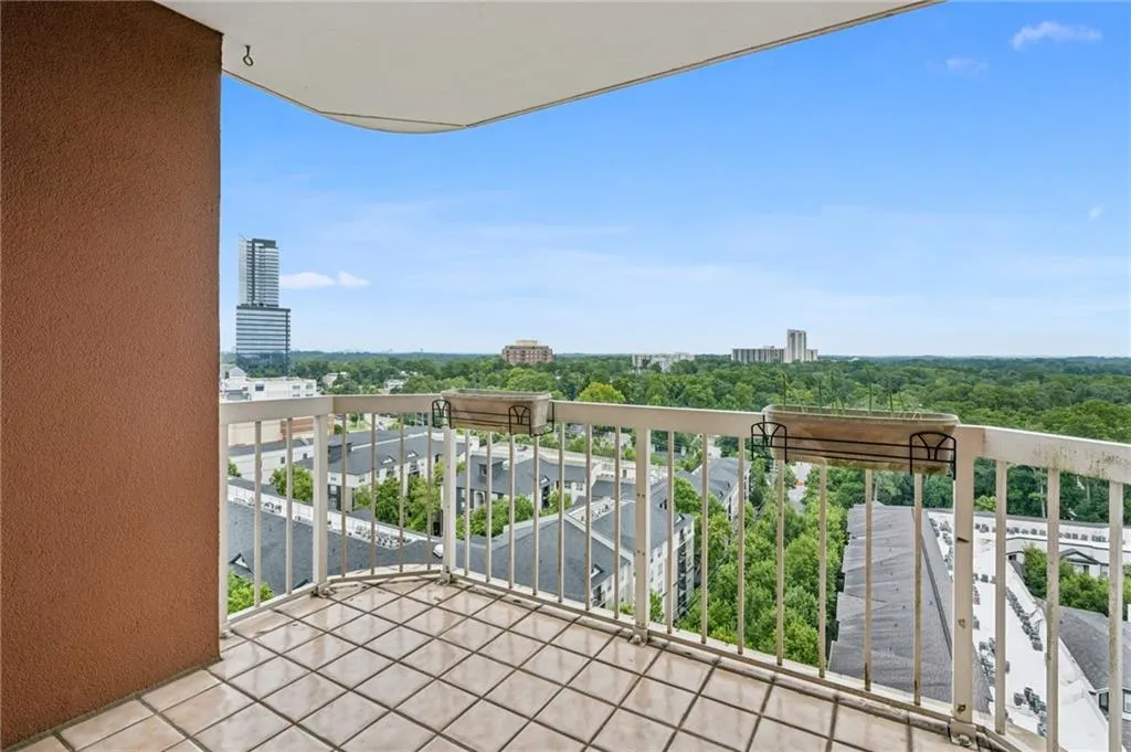 3435 Kingsboro Road Ne Unit 1702, Atlanta, Georgia 30326, 2 Bedrooms Bedrooms, ,2 BathroomsBathrooms,Residential,For Sale,3435 Kingsboro Road Ne Unit 1702,7619467
