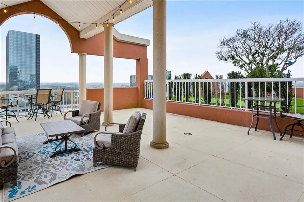 3435 Kingsboro Road Ne Unit 1702, Atlanta, Georgia 30326, 2 Bedrooms Bedrooms, ,2 BathroomsBathrooms,Residential,For Sale,3435 Kingsboro Road Ne Unit 1702,7619467