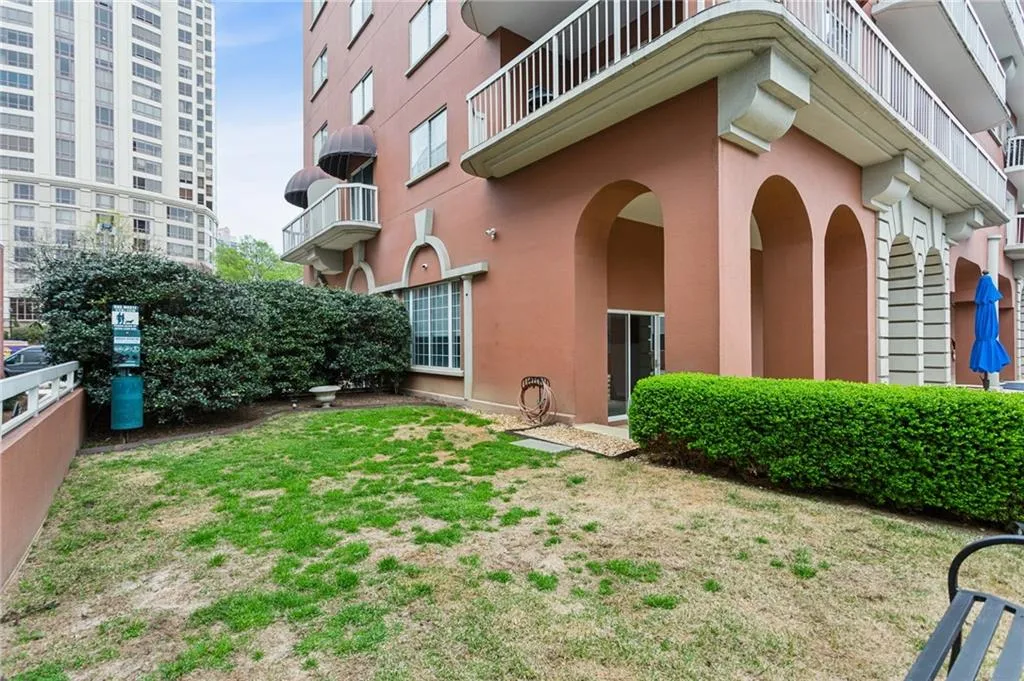 3435 Kingsboro Road Ne Unit 1702, Atlanta, Georgia 30326, 2 Bedrooms Bedrooms, ,2 BathroomsBathrooms,Residential,For Sale,3435 Kingsboro Road Ne Unit 1702,7619467