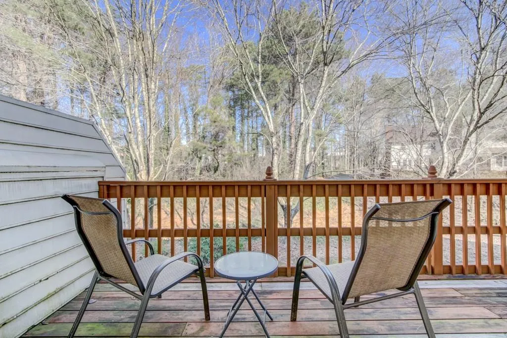 24 Huntington Place Drive, Sandy Springs, Georgia 30350, 3 Bedrooms Bedrooms, ,2 BathroomsBathrooms,Residential,Sold,24 Huntington Place Drive,6127027