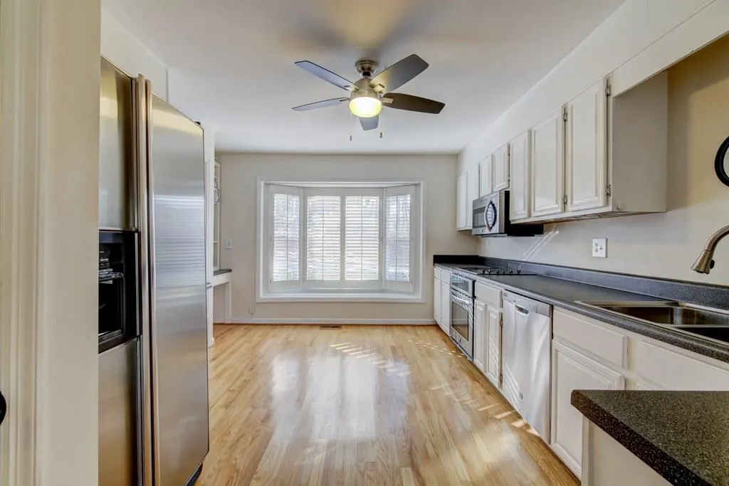 24 Huntington Place Drive, Sandy Springs, Georgia 30350, 3 Bedrooms Bedrooms, ,2 BathroomsBathrooms,Residential,Sold,24 Huntington Place Drive,6127027